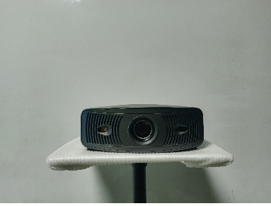 Proyector 4K de grado de cine con enfoque automático completamente cerrado. Familia, al aire libre, dormitorio, sala de video privada de lujo es la primera opción.